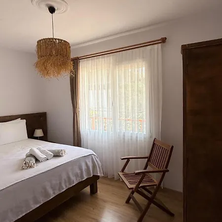 Urla The Orange House - Sanat Sokagi * Kuscular